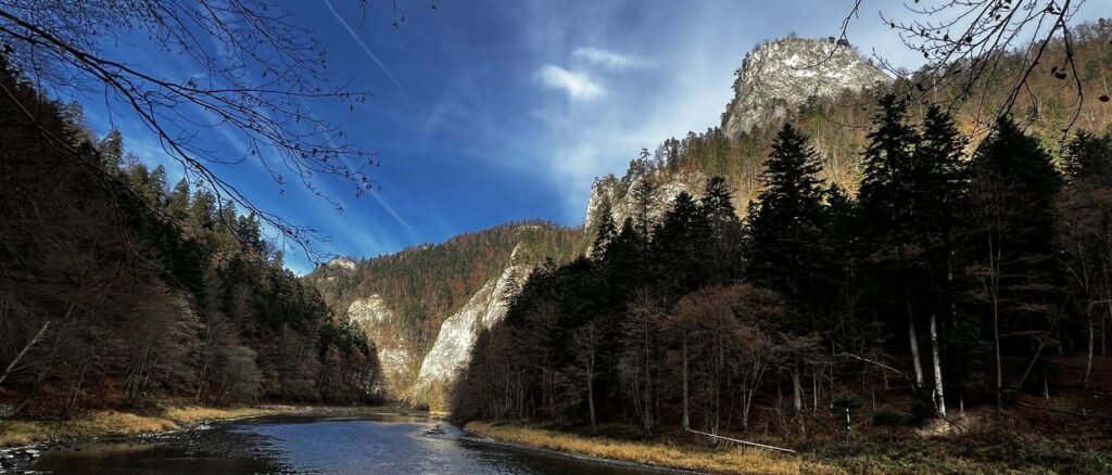 Przełom Dunajca w Pieninach jesienią, fot. Piotr Rędziak